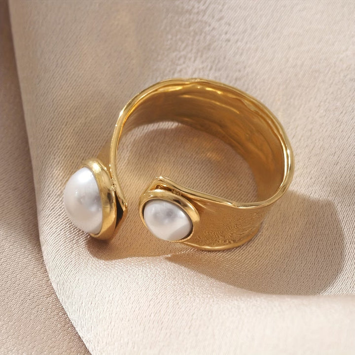 Dorothea™ | Pearl Embrace Ring