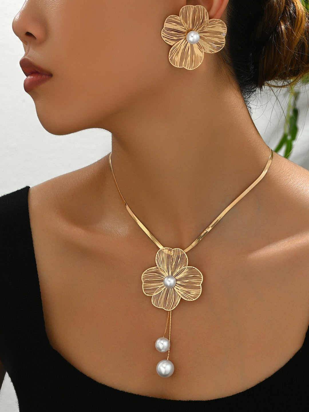 Flowers Inlaid With Pearls Necklace And Earrings Jewelry Sets