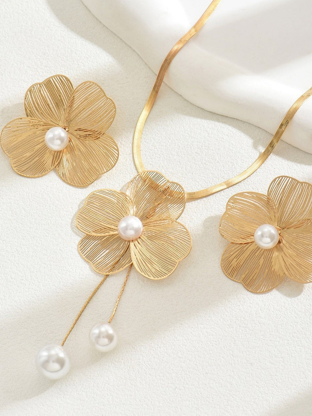 Flowers Inlaid With Pearls Necklace And Earrings Jewelry Sets