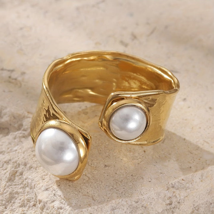Dorothea™ | Pearl Embrace Ring