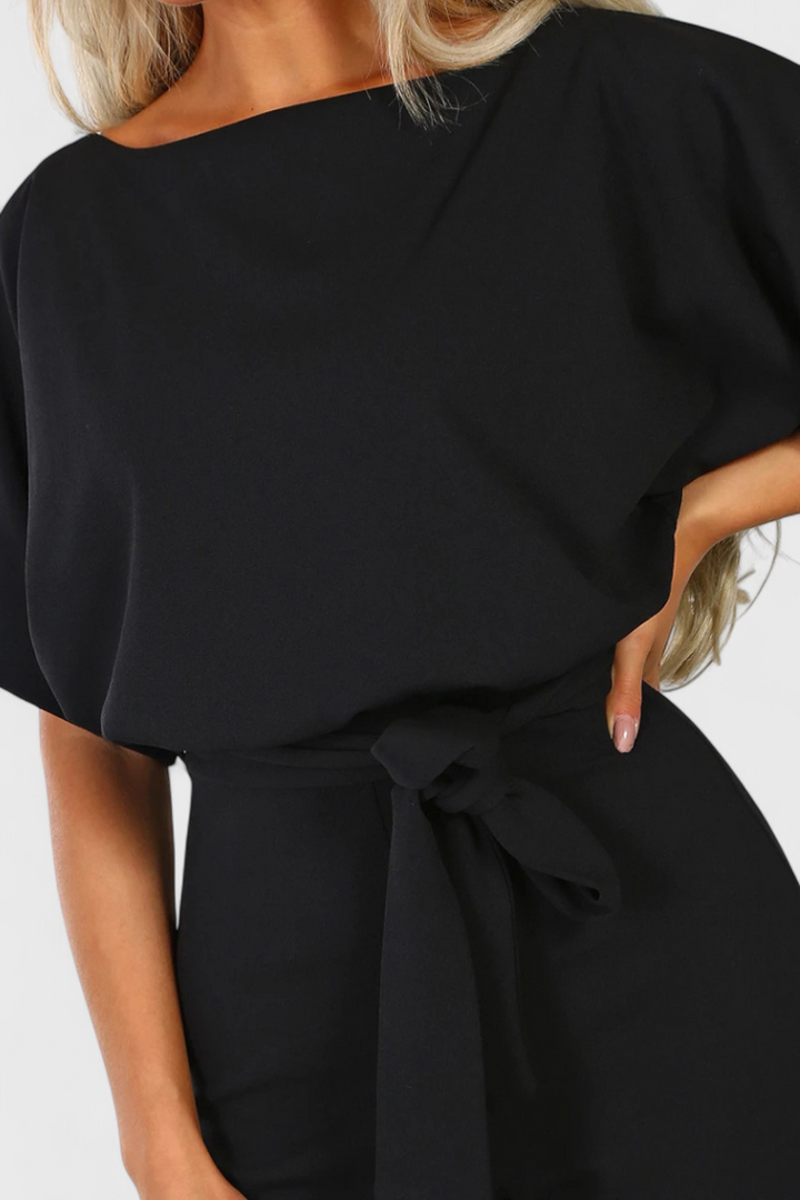 Evie Mono Chic in Fluid Silhouette