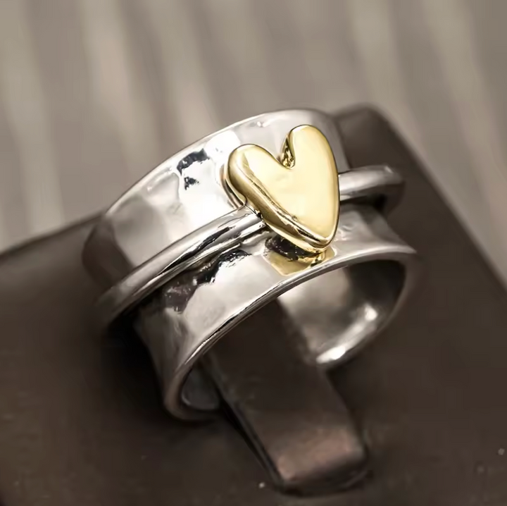 Alba™ | Golden Heart Ring