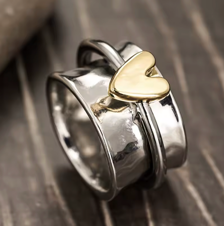 Alba™ | Golden Heart Ring