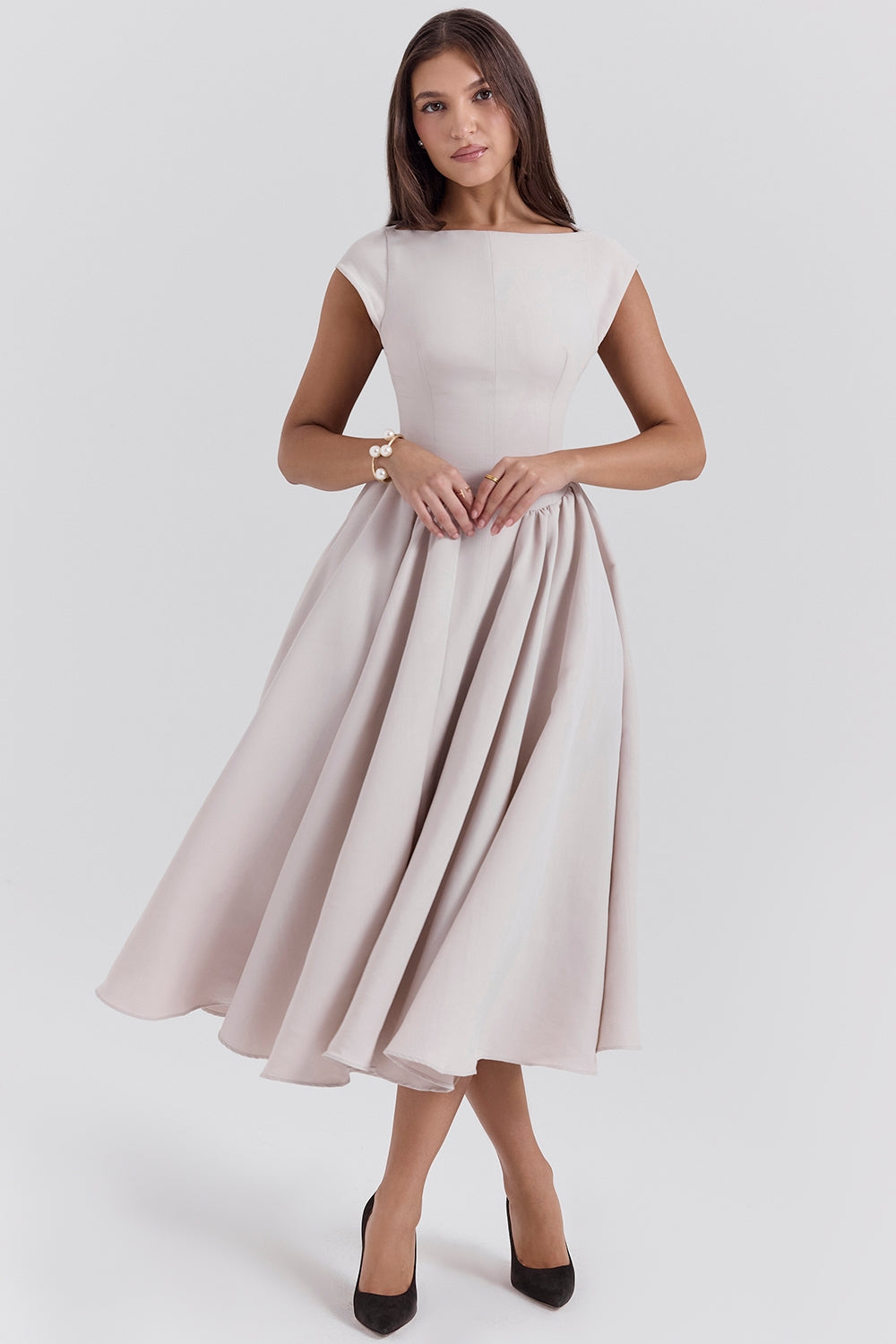 LUMI – BACKLESS DROPPED SHOULDER DRESS